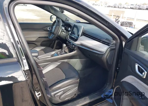 2025 Jeep Compass Latitude 4X4 z USA, uszkodzony, nr VIN 3C4NJDBN5ST575834